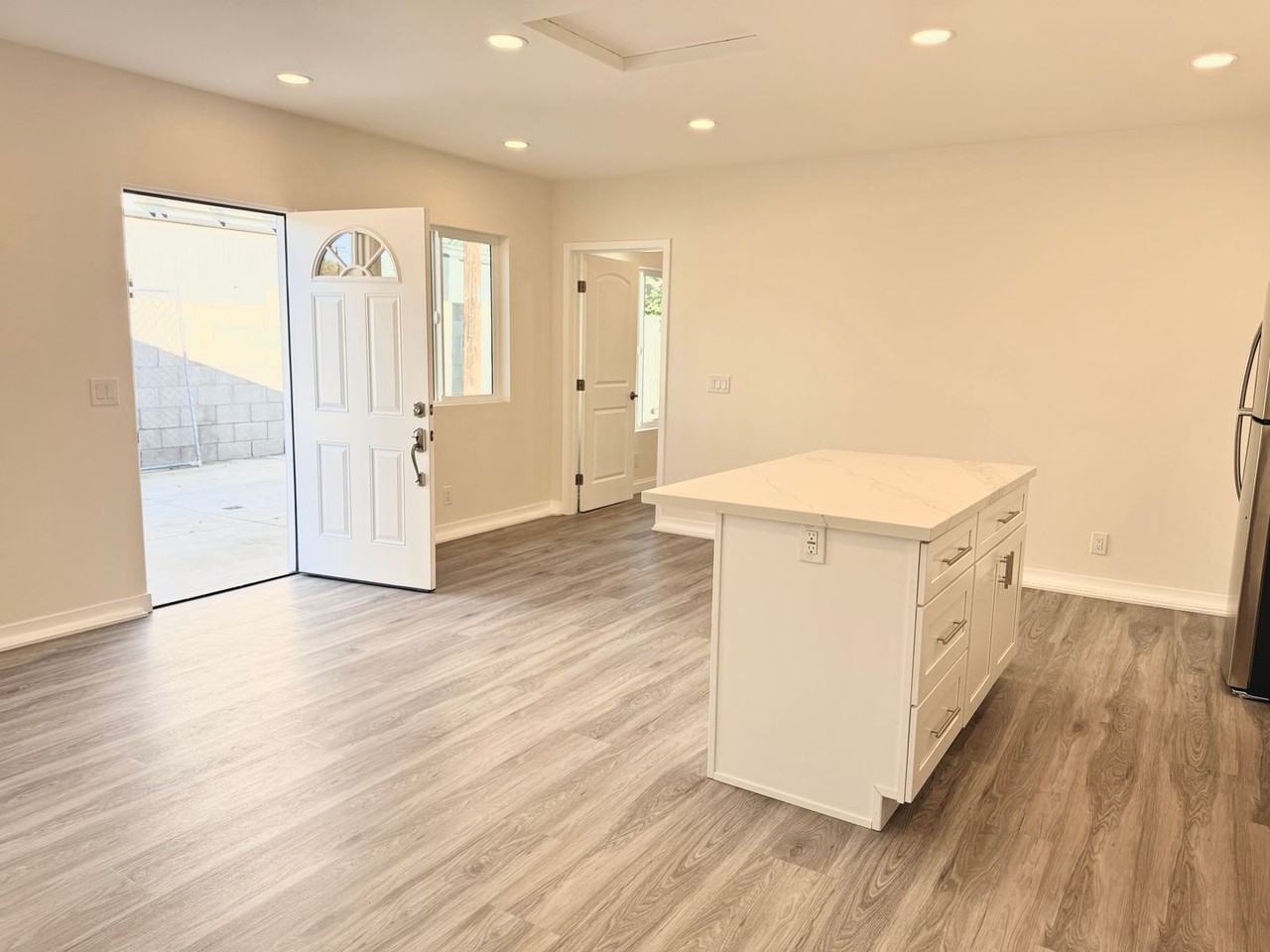 3227 W Stonybrook Dr - Photo 4 of 16