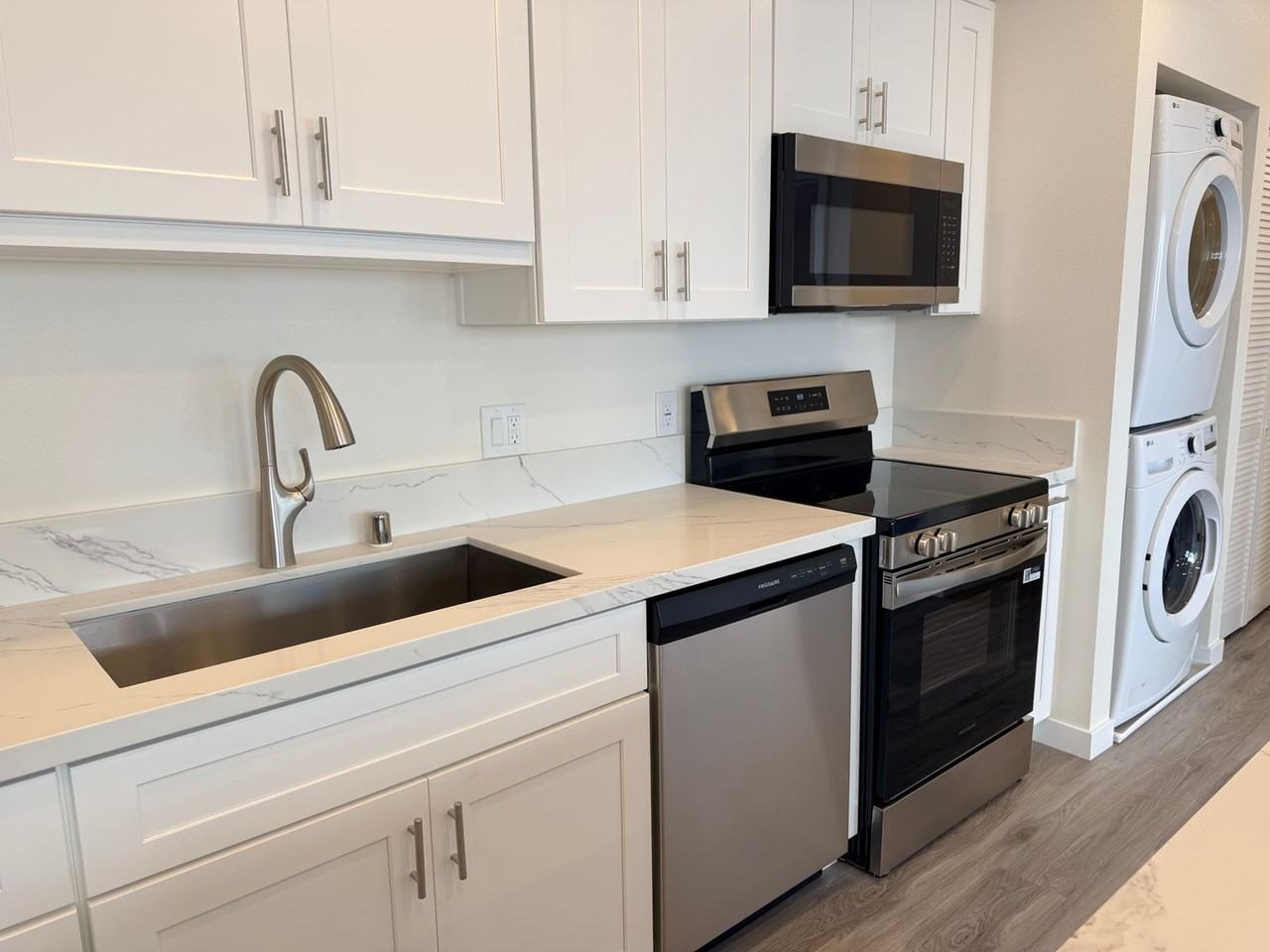 3227 W Stonybrook Dr - Photo 7 of 16