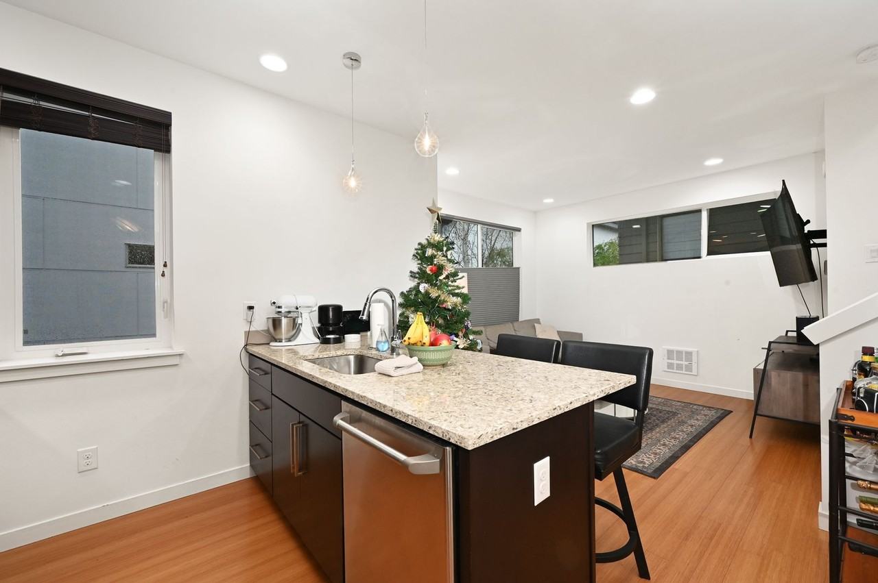 1536 Nw 60th St #A - Photo 6 of 27