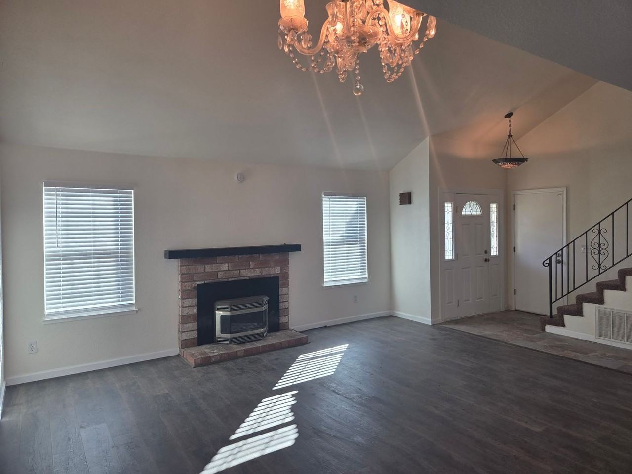 1821 Howe St - Photo 6 of 23