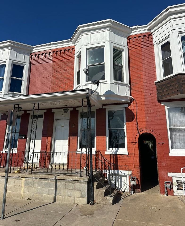 137 Stevens Ave - Photo 2 of 13