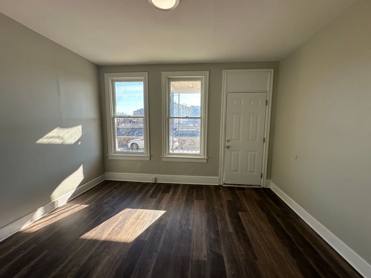 137 Stevens Ave - Photo 3 of 13