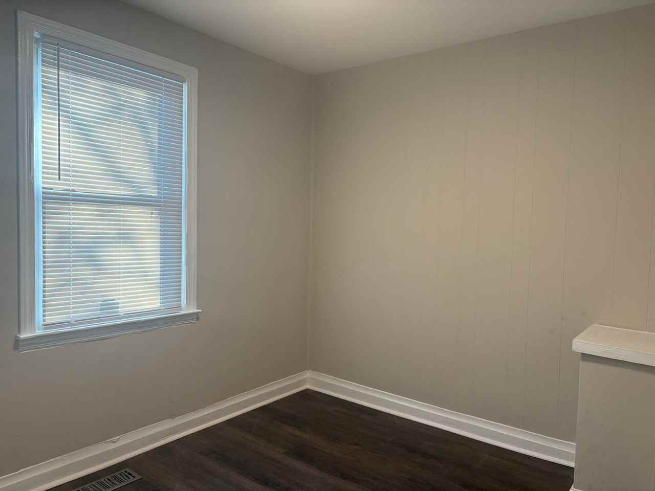 1823 Boulevard St - Photo 4 of 7