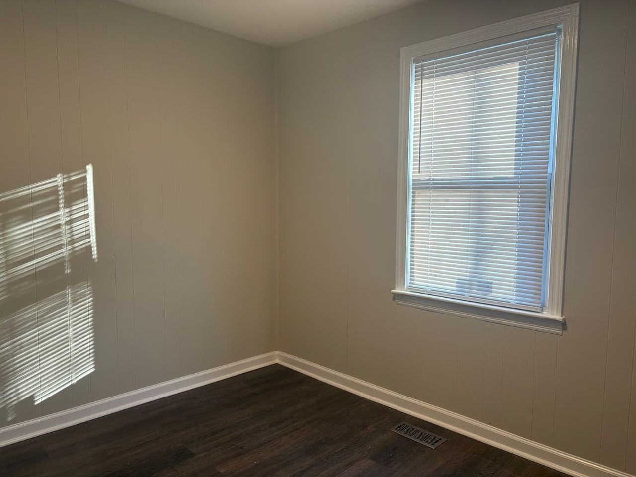 1823 Boulevard St - Photo 5 of 7