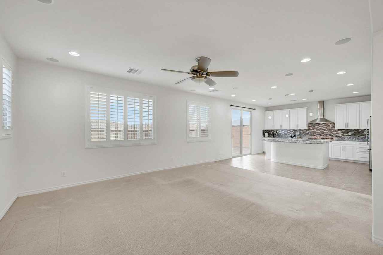 9985 Bleeding Heart Ave - Photo 6 of 34