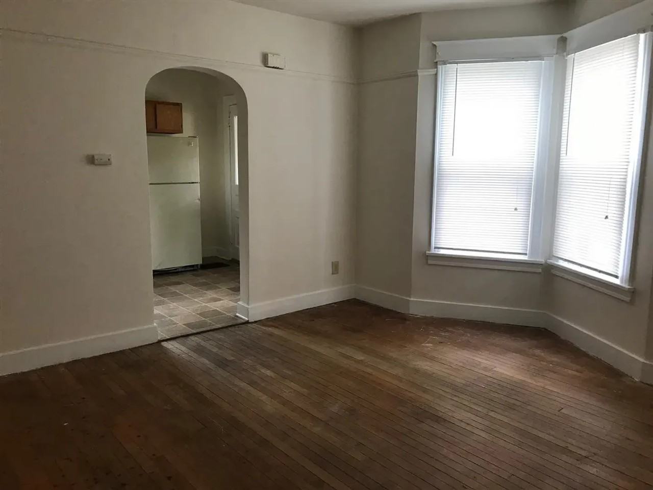 834 Emerson St - Photo 5 of 8