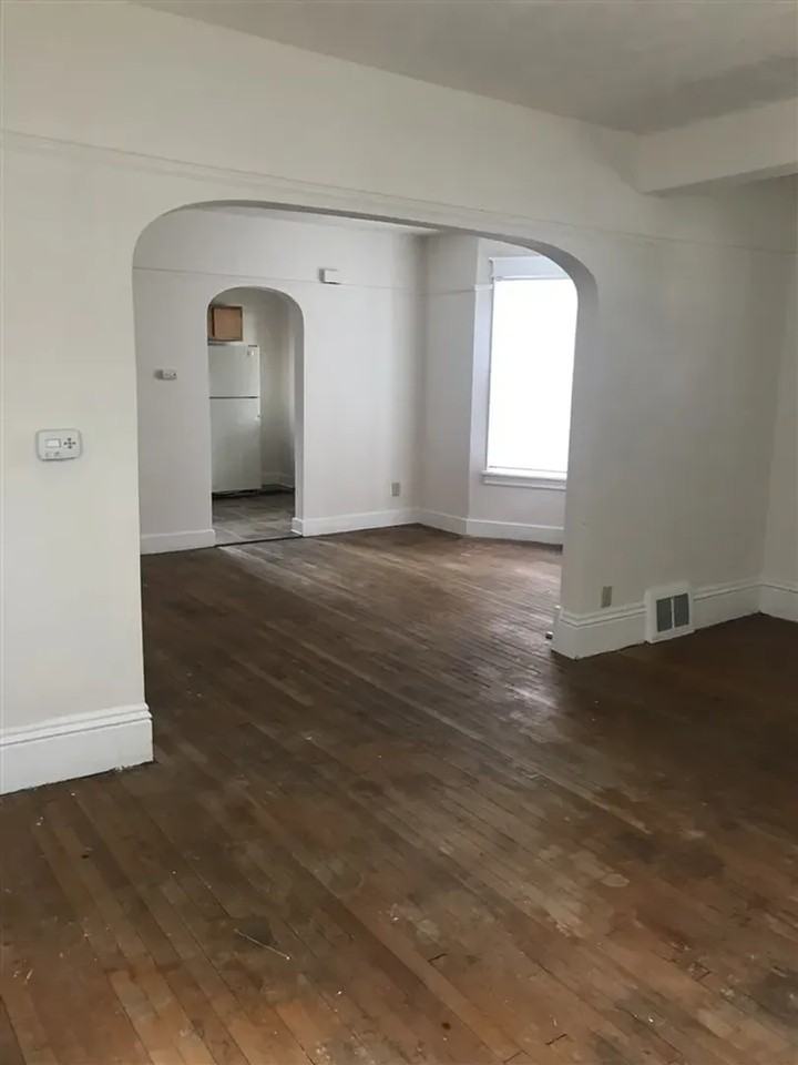 834 Emerson St - Photo 6 of 8