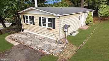 featured image of 9 Greenwich Dr