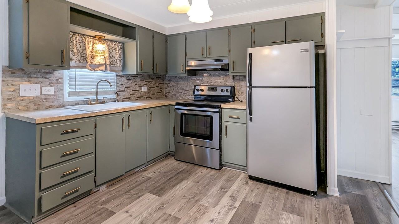 9 Greenwich Dr - Photo 6 of 19