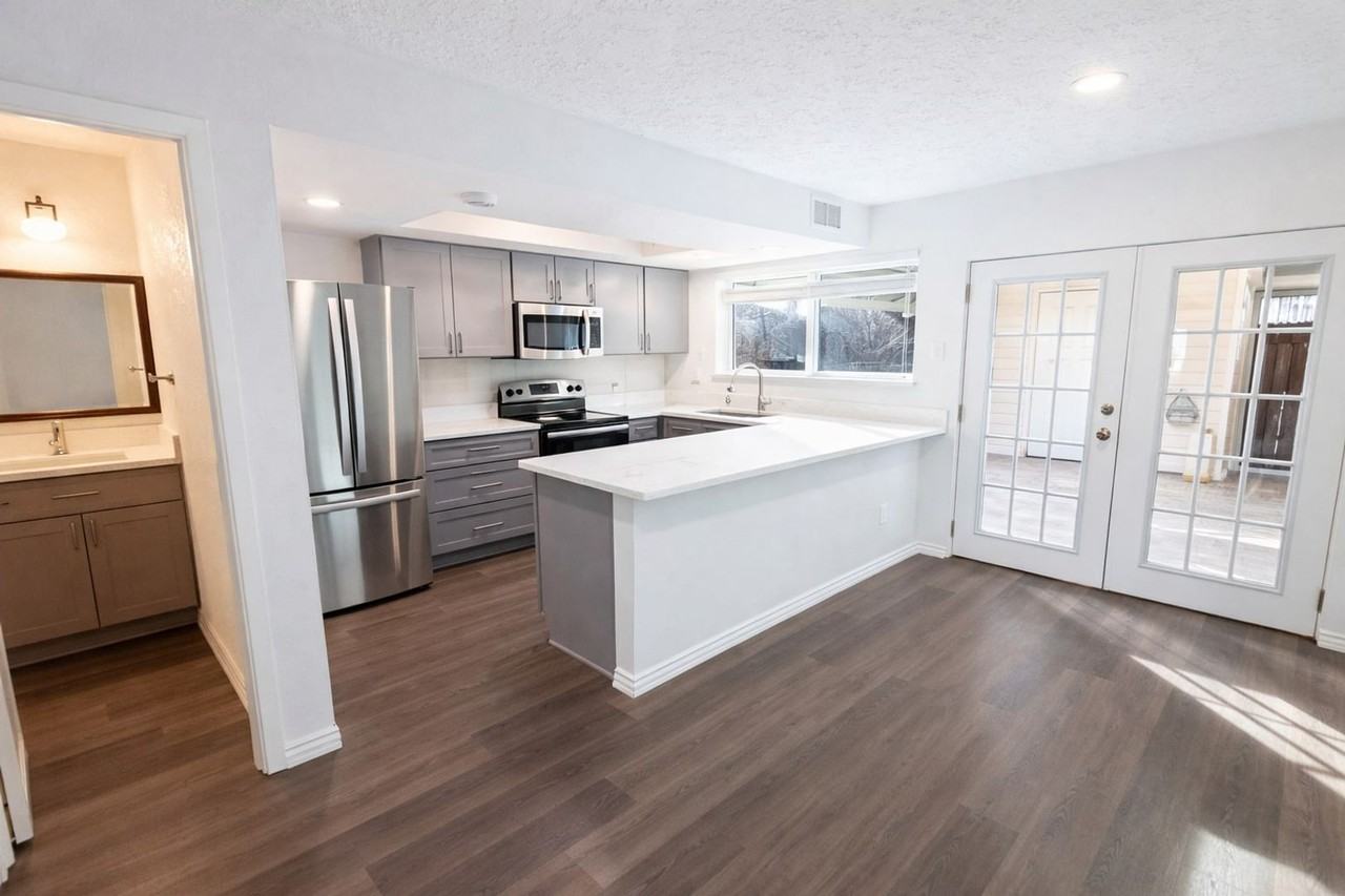 16 W Creek Ln - Photo 6 of 41