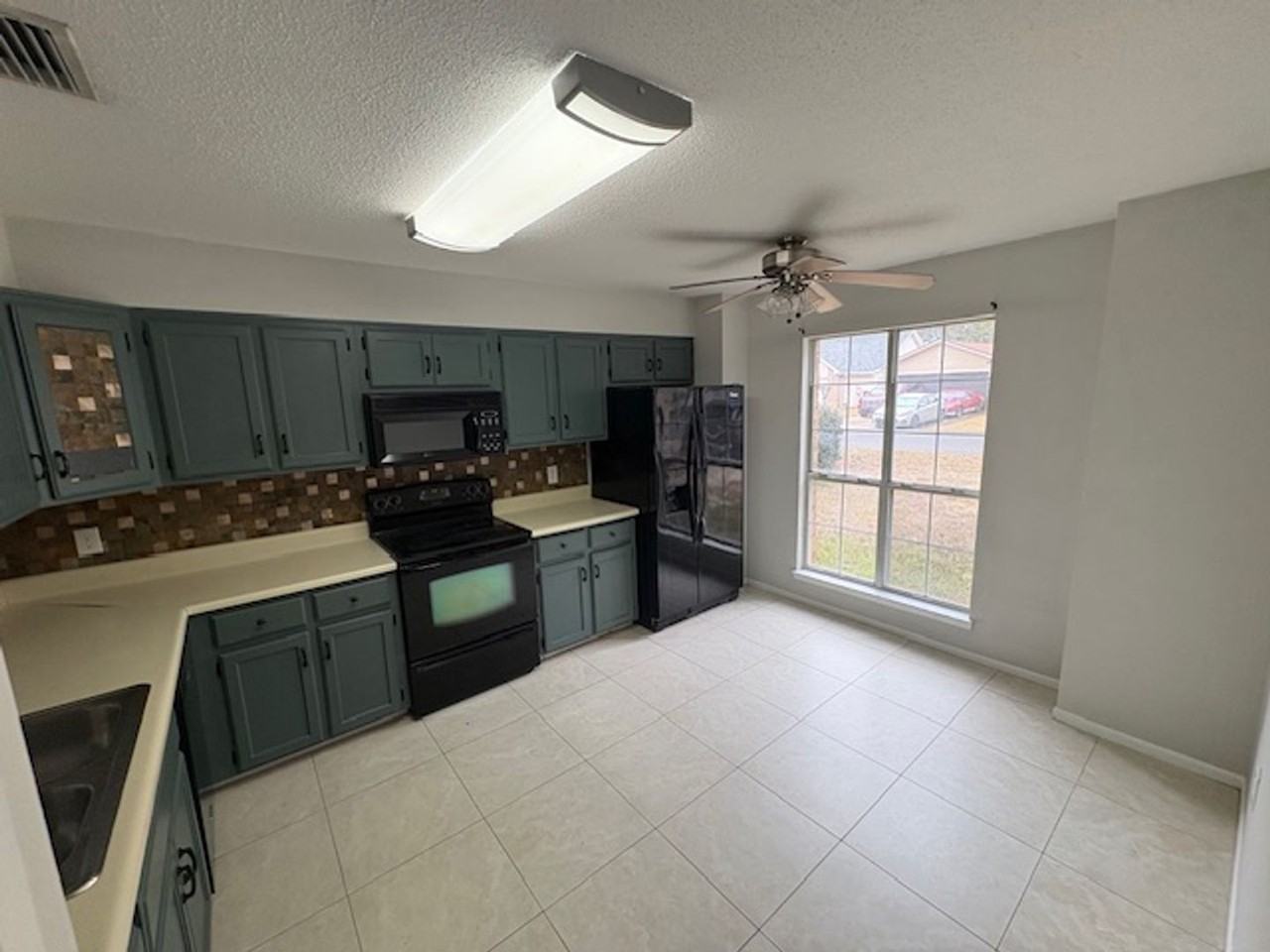 193 Wright Cir - Photo 2 of 11