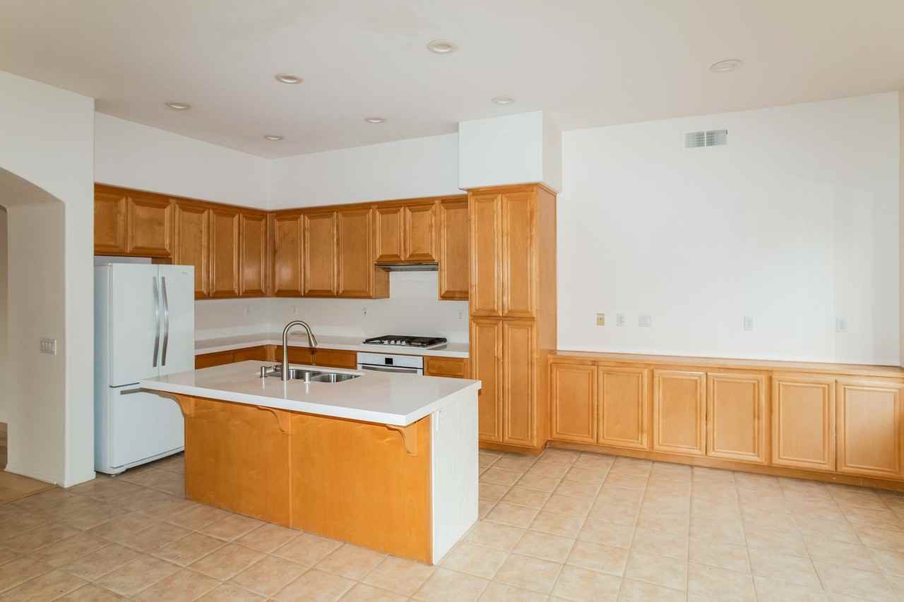 771 Dry Creek Dr - Photo 5 of 17