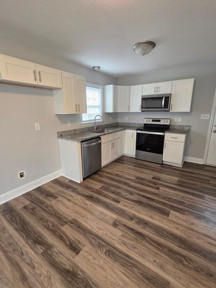 408 Brewer St - Photo 3 of 11