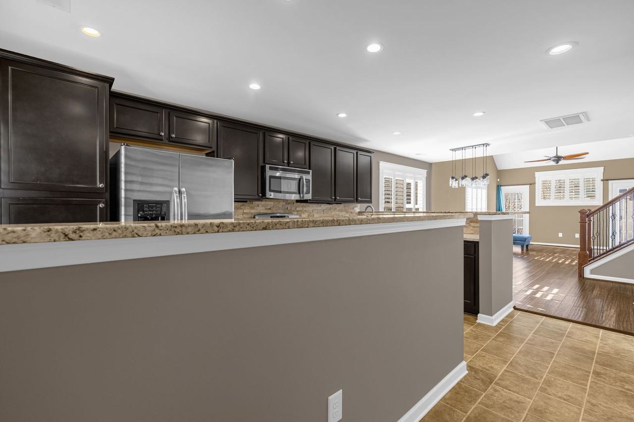 301 Robyns Glen Cir - Photo 5 of 32