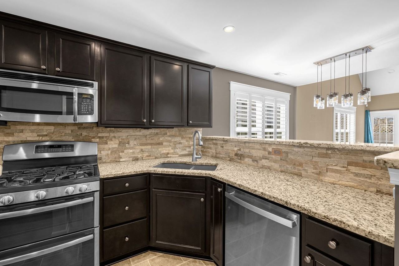 301 Robyns Glen Cir - Photo 6 of 32