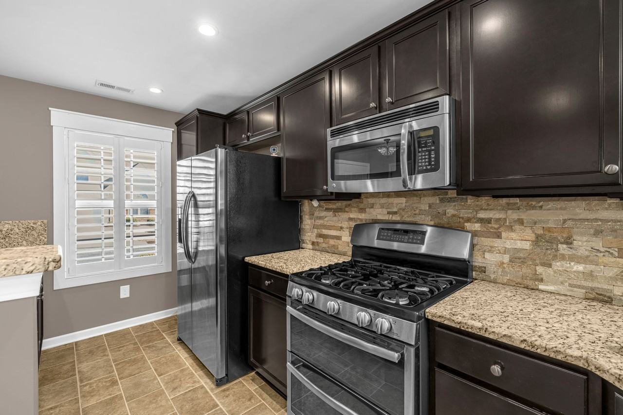 301 Robyns Glen Cir - Photo 7 of 32