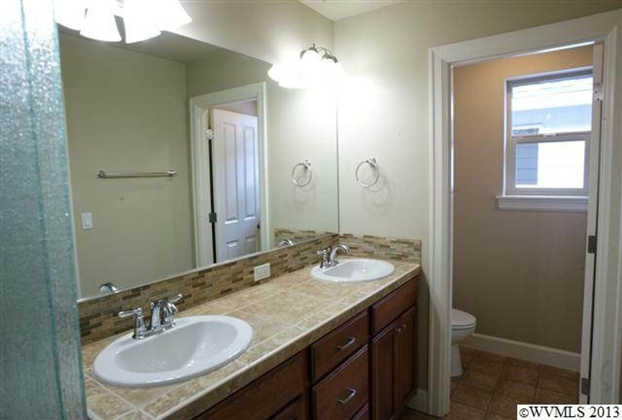 3060 Se Everglade St - Photo 6 of 12