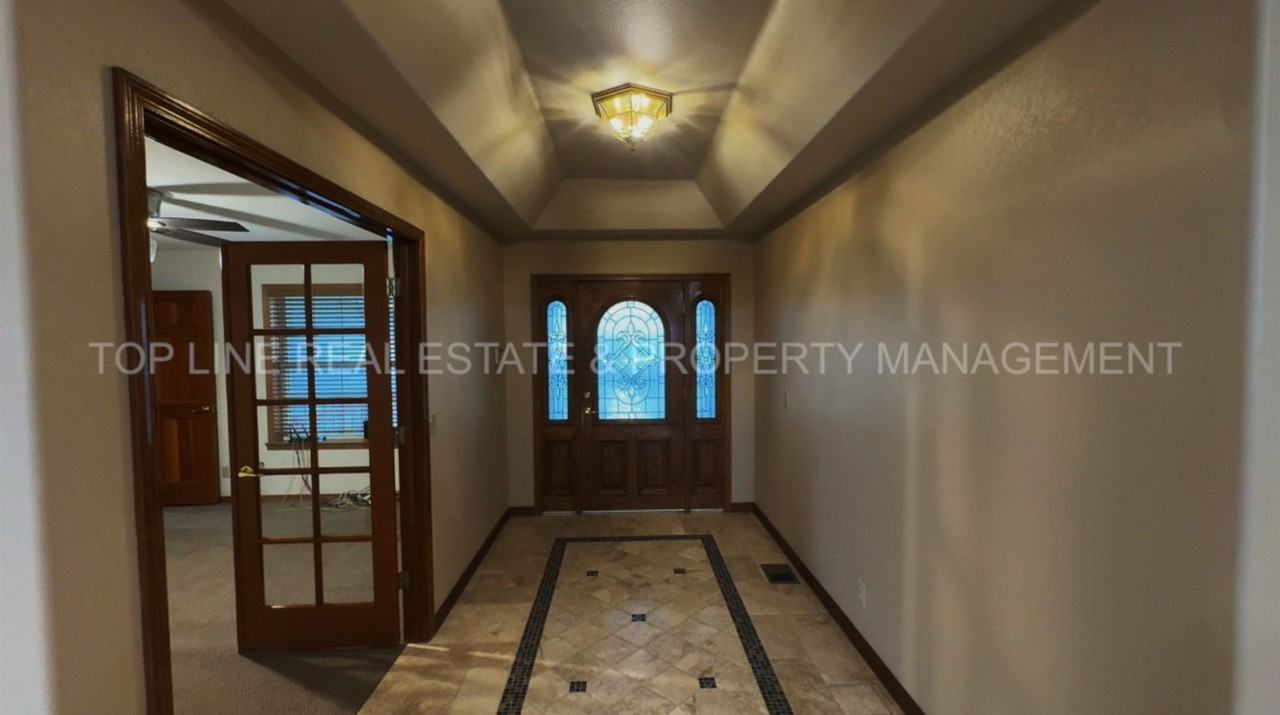 2844 Ottawa Ave - Photo 4 of 36