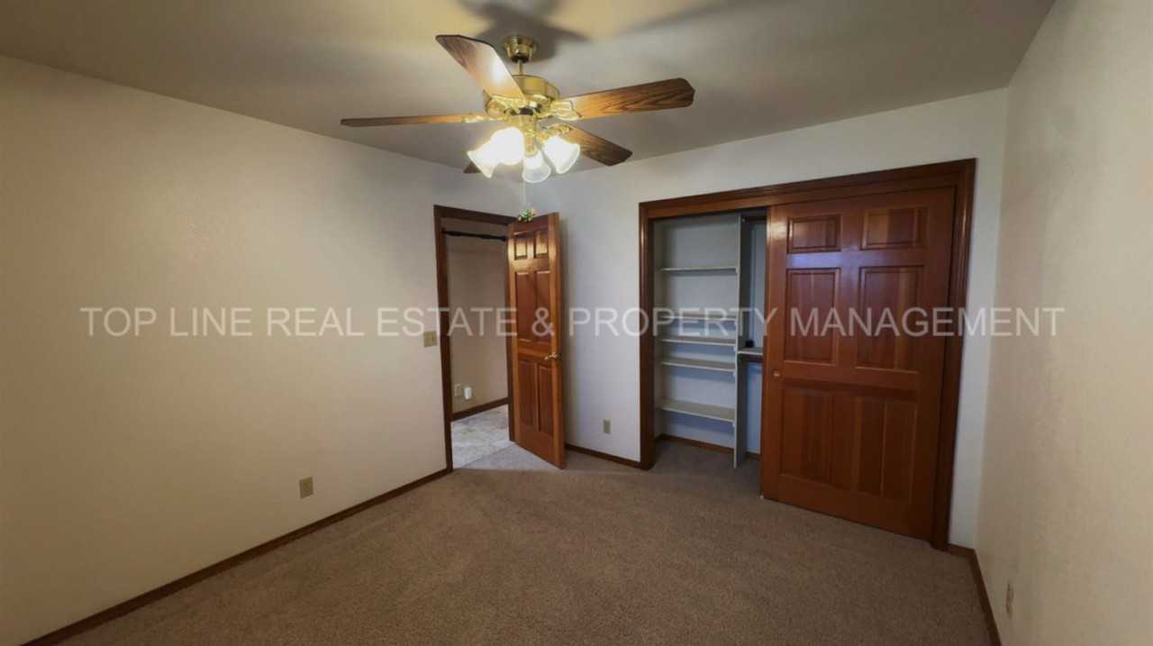 2844 Ottawa Ave - Photo 5 of 36