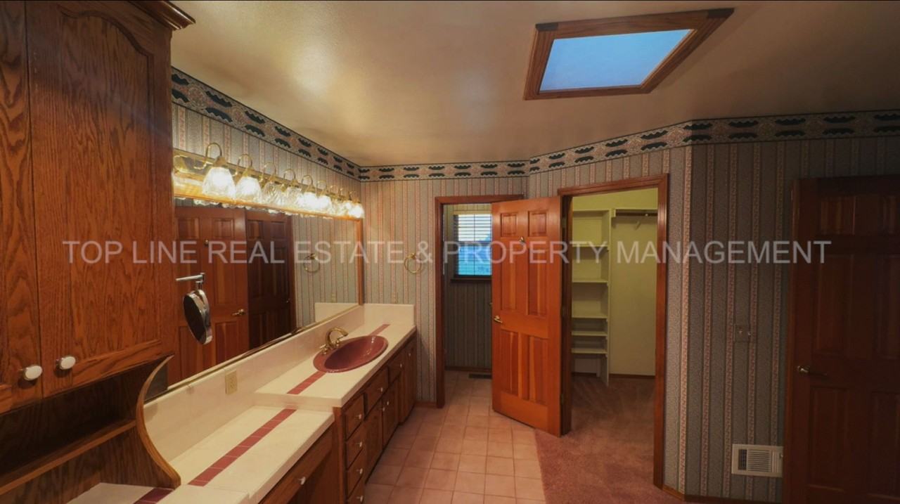 2844 Ottawa Ave - Photo 7 of 36