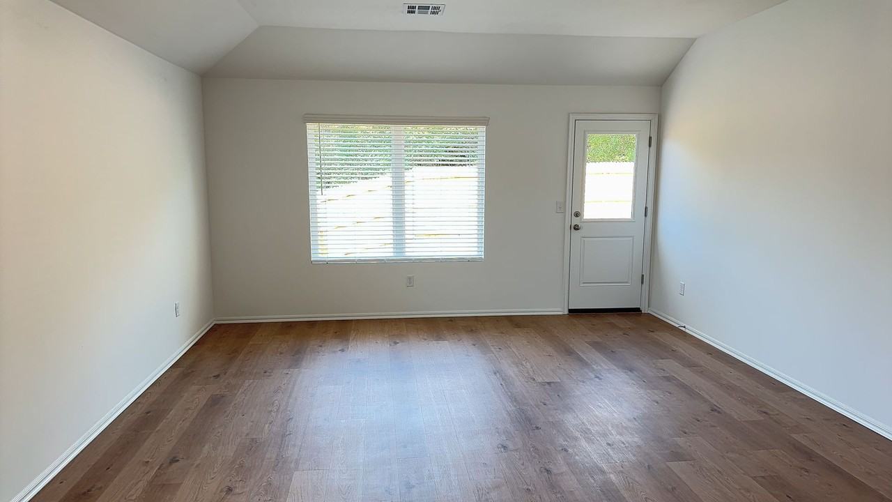 3640 Blue Ave - Photo 6 of 17