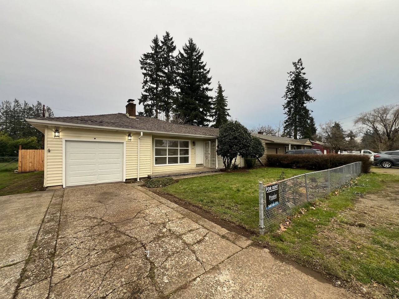 109 Se 102nd Ave - Photo 2 of 15