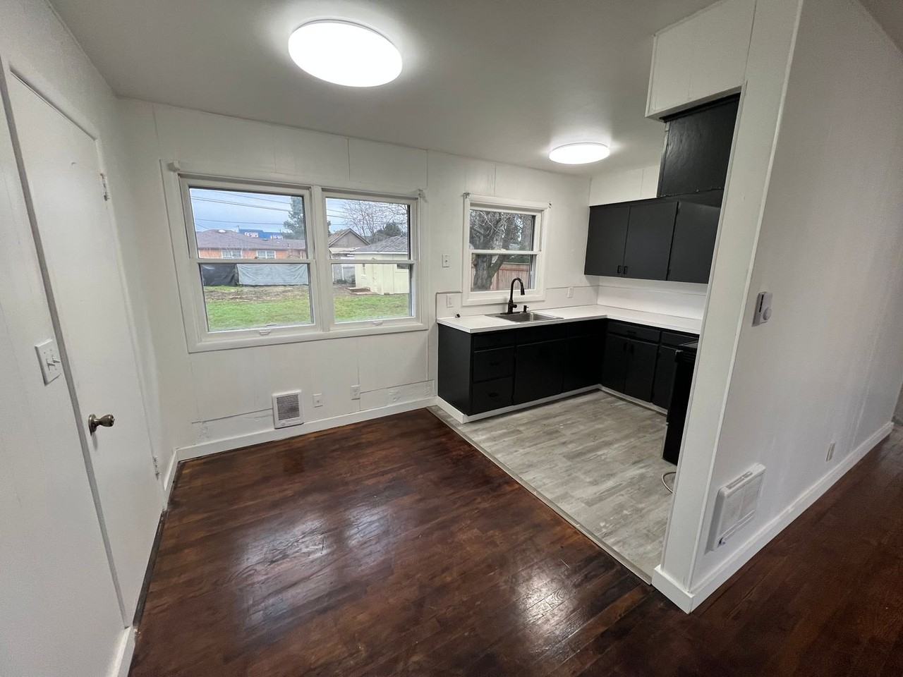 109 Se 102nd Ave - Photo 4 of 15