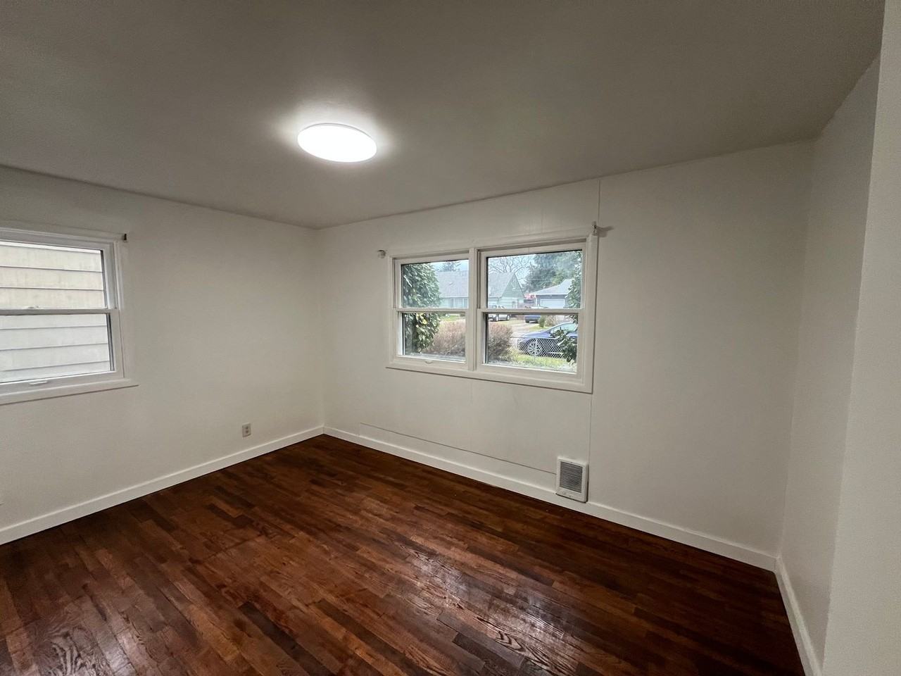 109 Se 102nd Ave - Photo 7 of 15