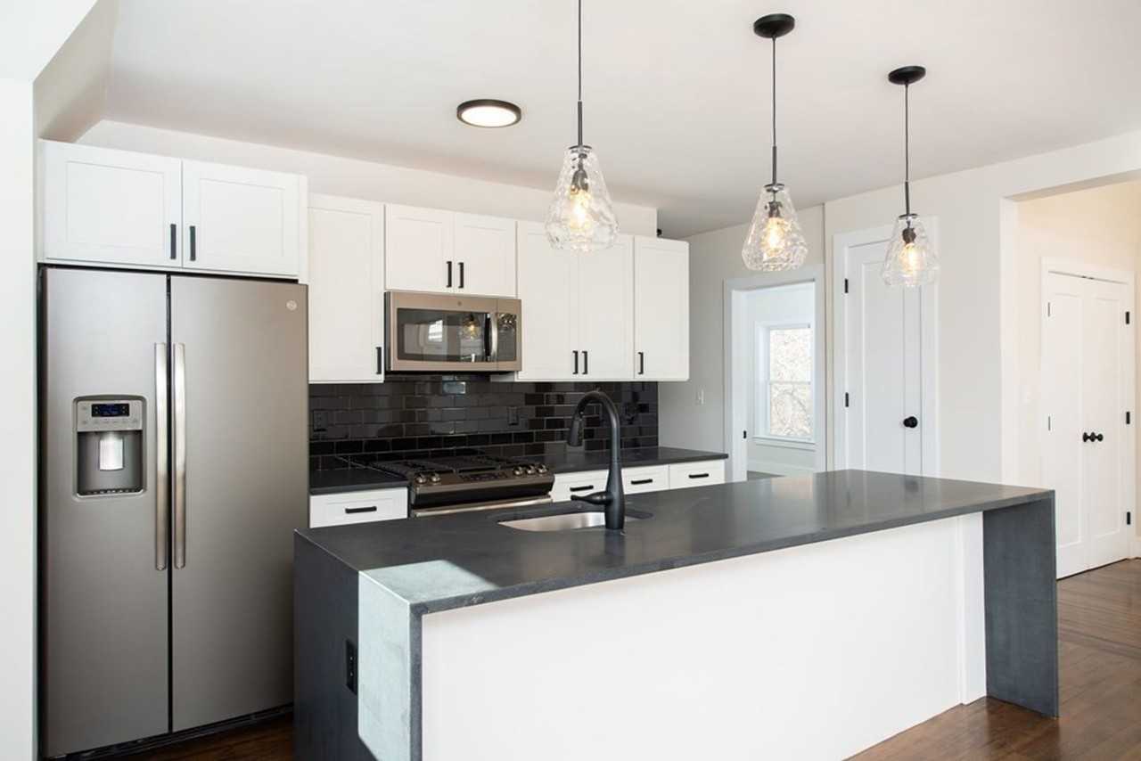 829 Parker St - Photo 6 of 8