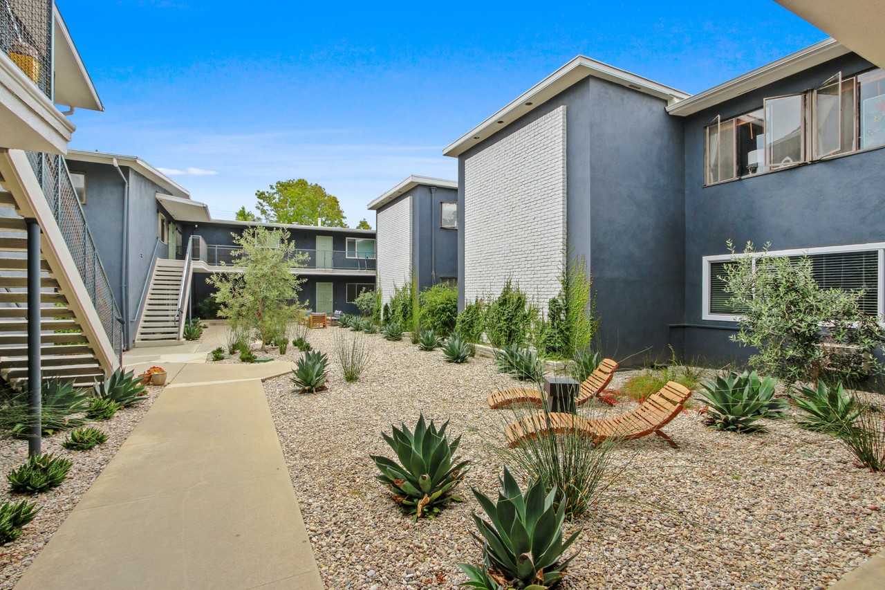 858-860 3rd Street - Photo 2 of 4