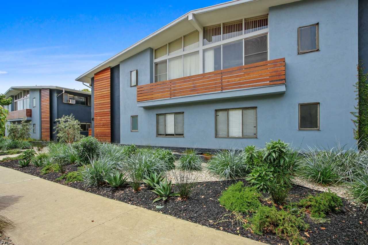 858-860 3rd Street - Photo 3 of 4