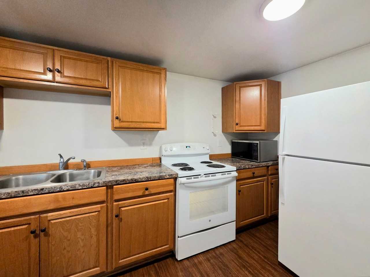 1121 Monitor St - Photo 4 of 19