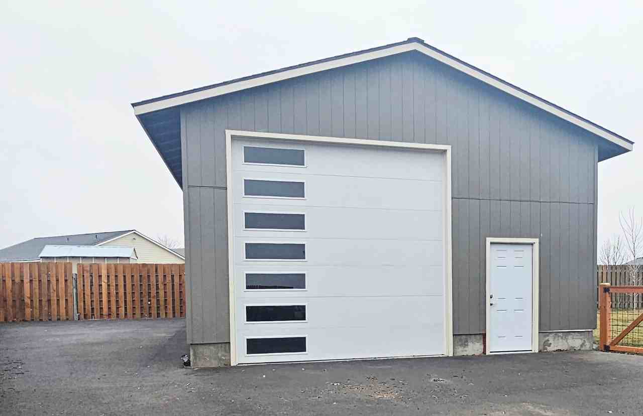 389 Timothy Dr - Photo 2 of 4