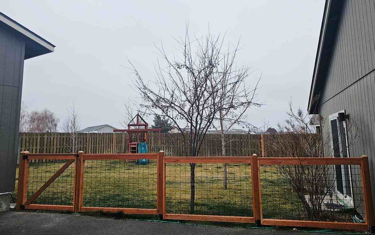 389 Timothy Dr - Photo 3 of 4