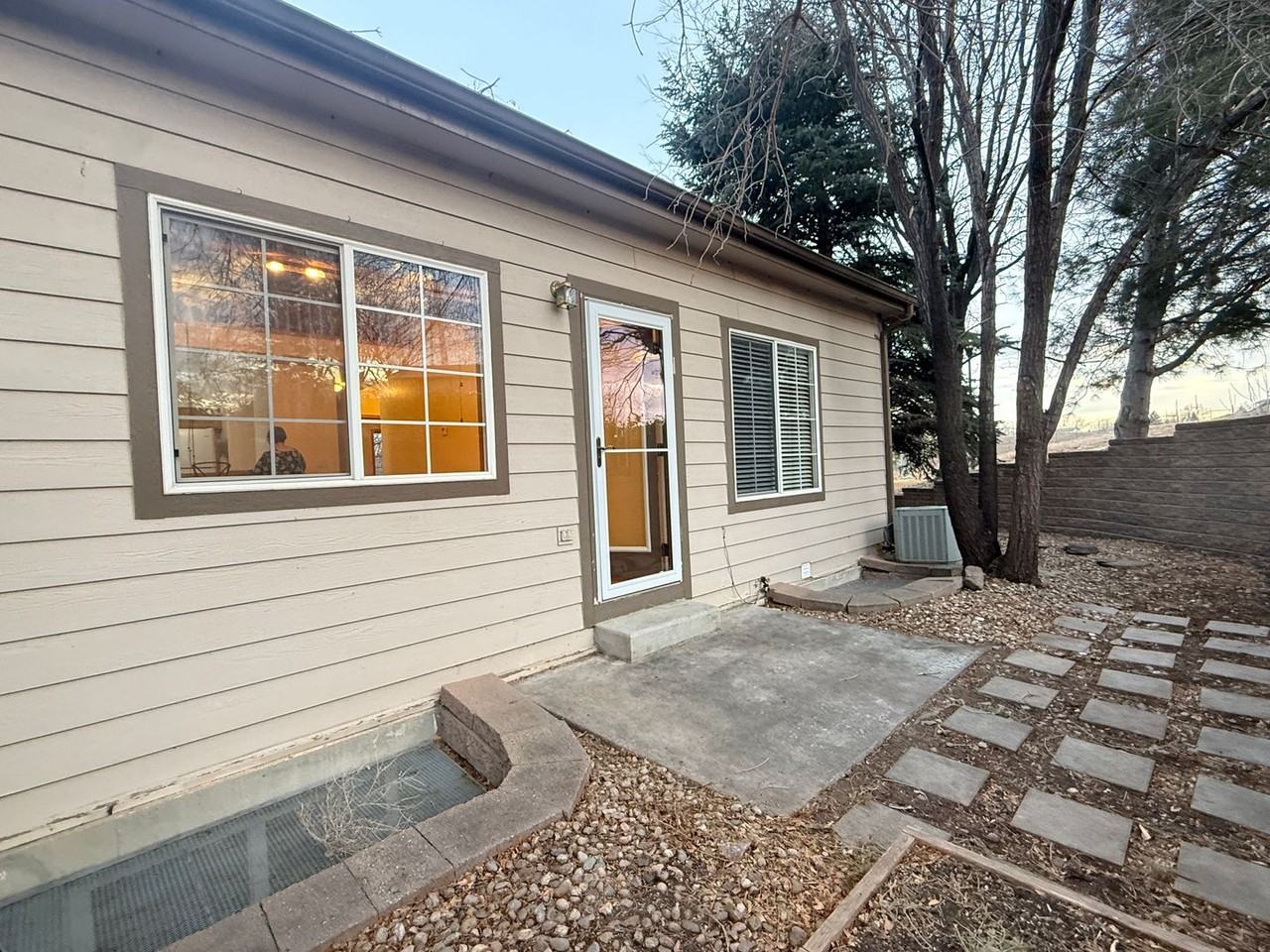 350 Audrey Dr - Photo 4 of 28