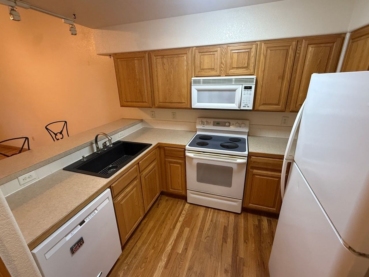 350 Audrey Dr - Photo 7 of 28