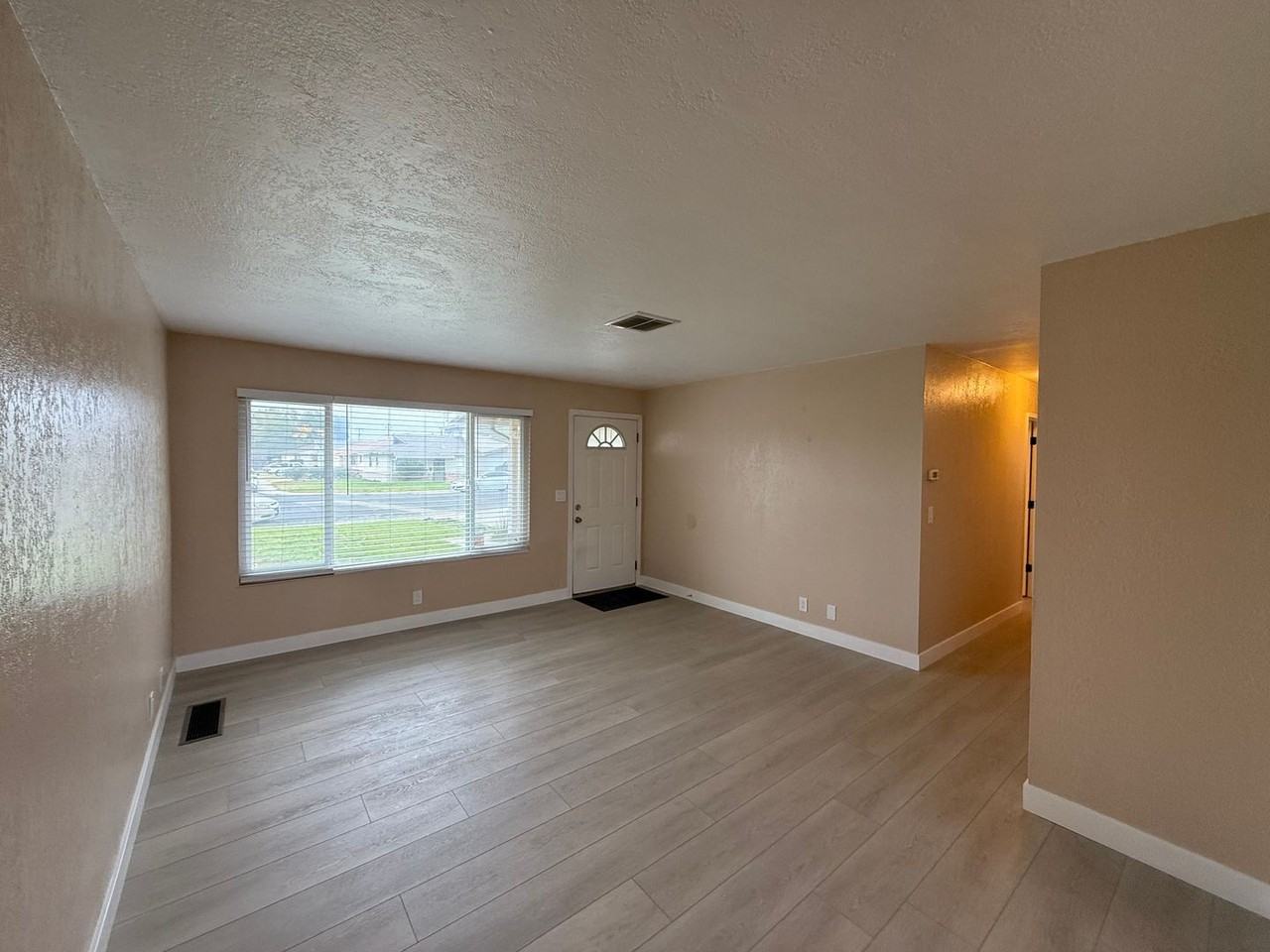 414 Dan St - Photo 6 of 28