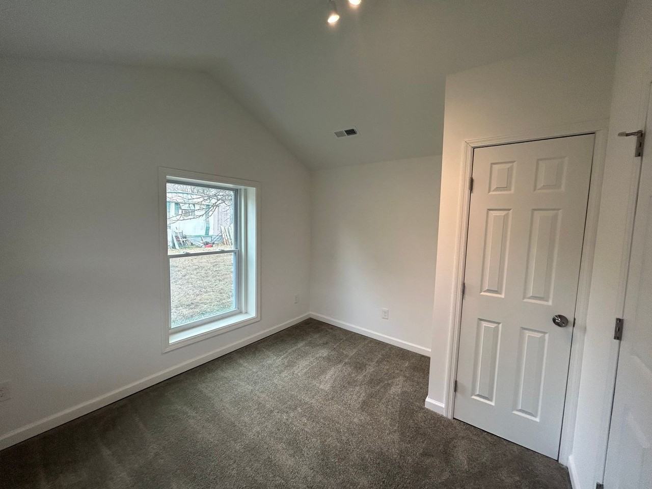 614 Maple Rd - Photo 7 of 26