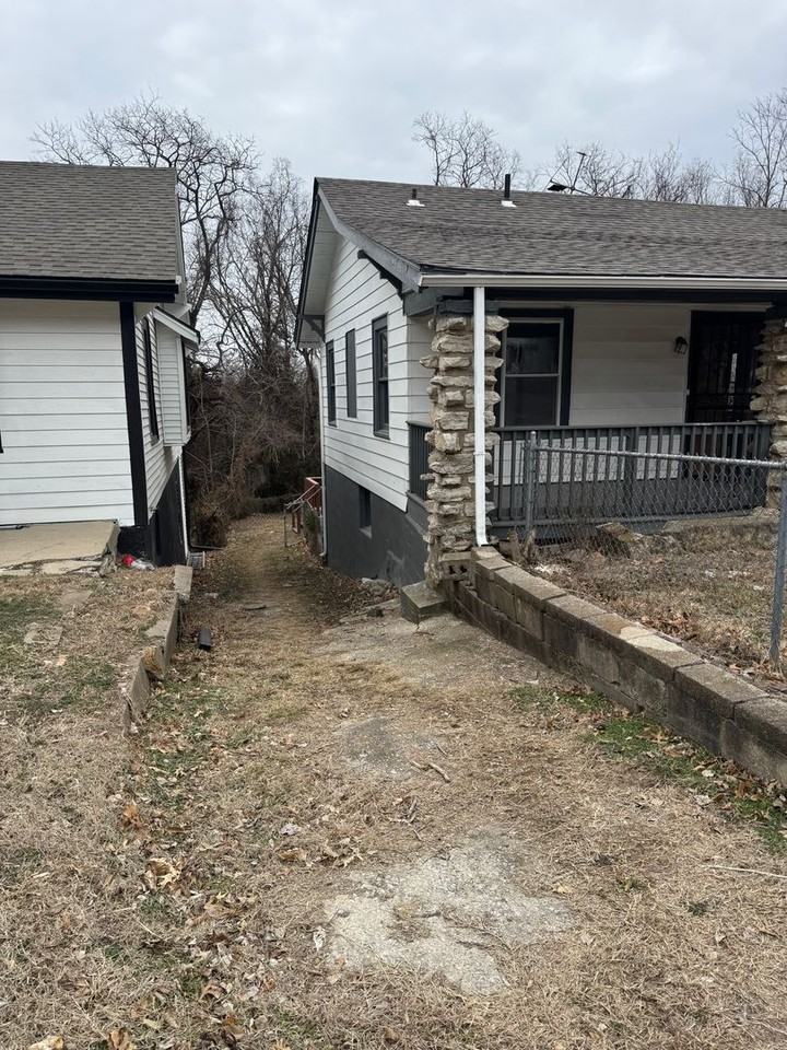 3079 N 21st St - Photo 3 of 26