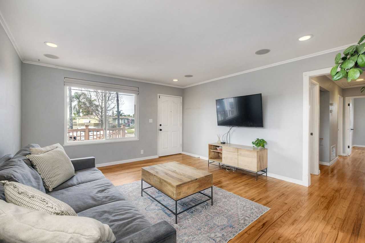 1478 Moreno St - Photo 3 of 20