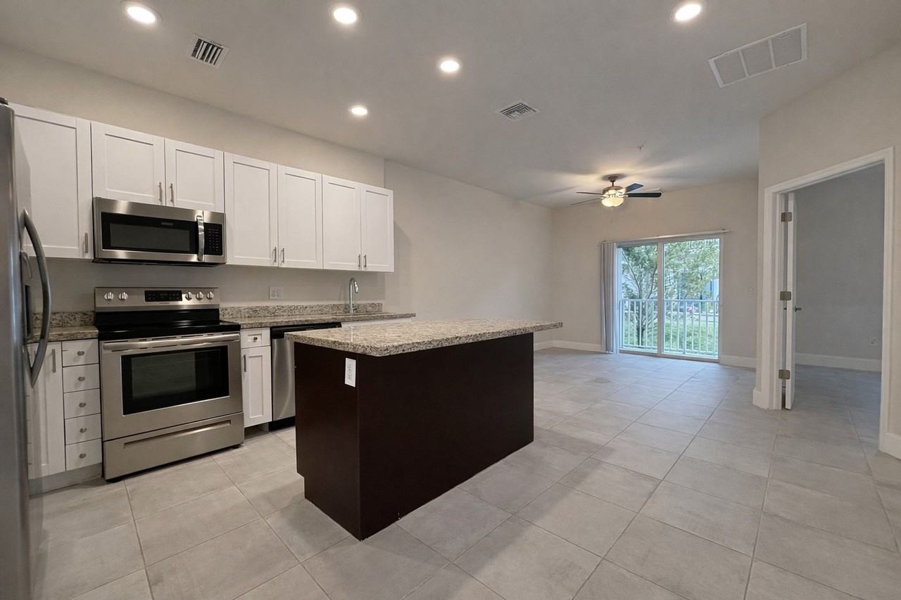 3221-3409 SW 8th Pl - Photo 3 of 43