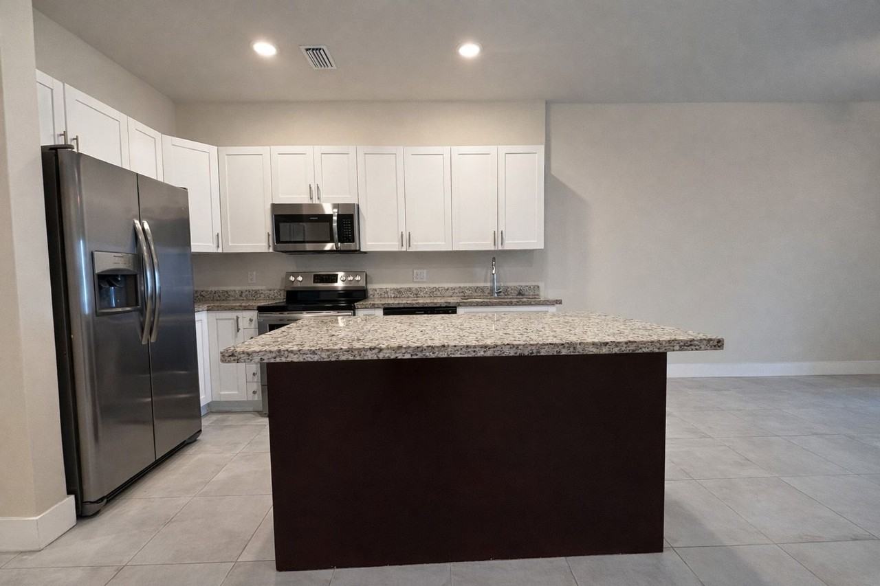 3221-3409 SW 8th Pl - Photo 4 of 43