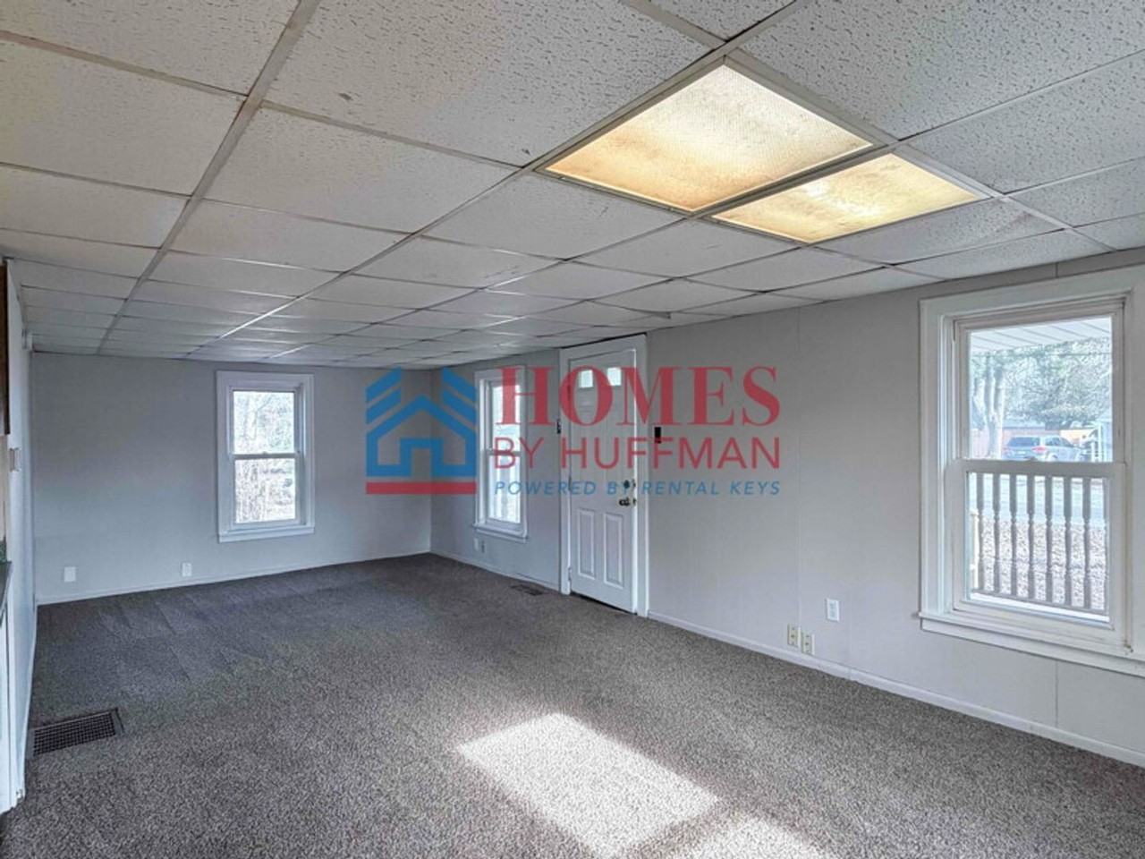 2715 S Alvord Blvd - Photo 3 of 12