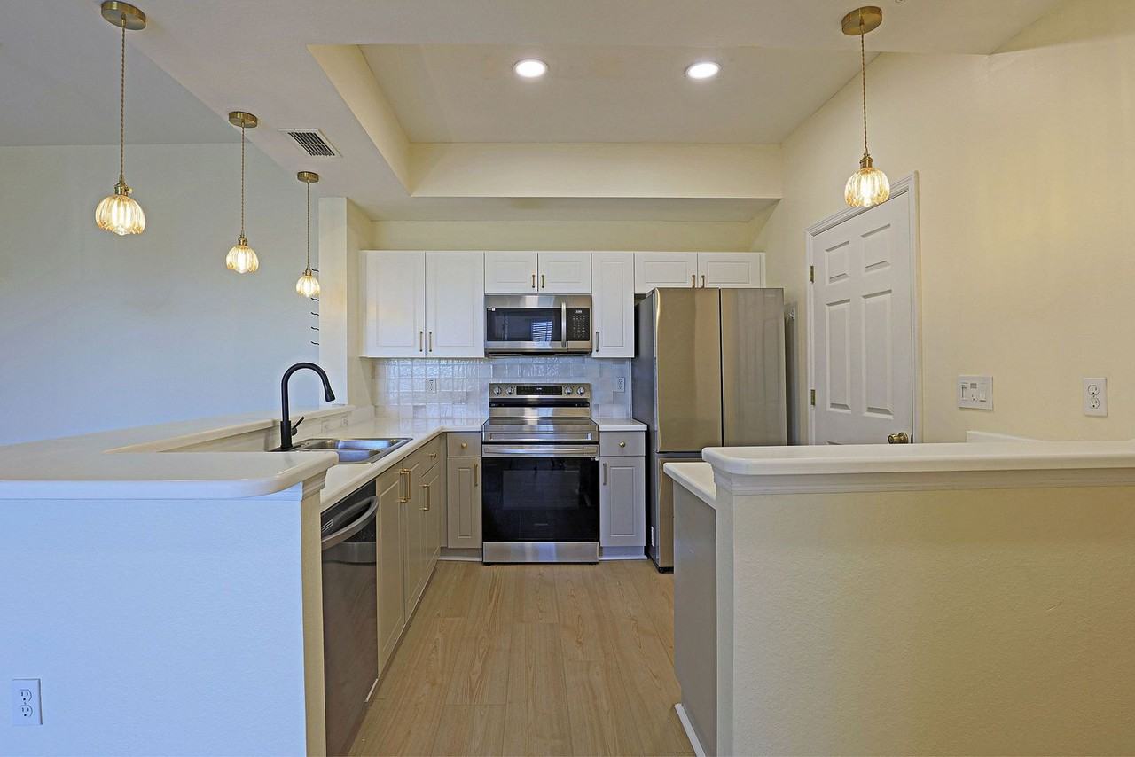 9005 Colby Dr - Photo 3 of 18