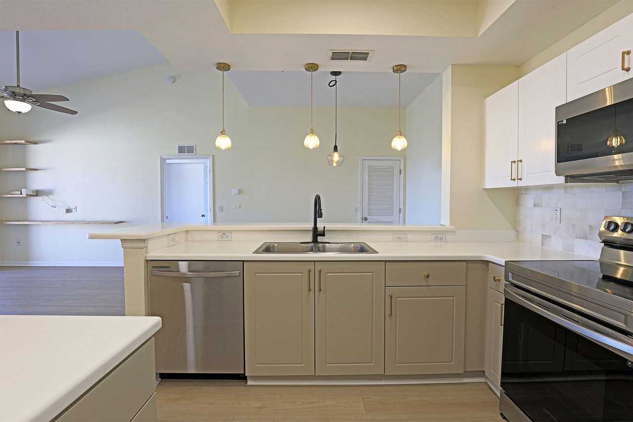 9005 Colby Dr - Photo 4 of 18