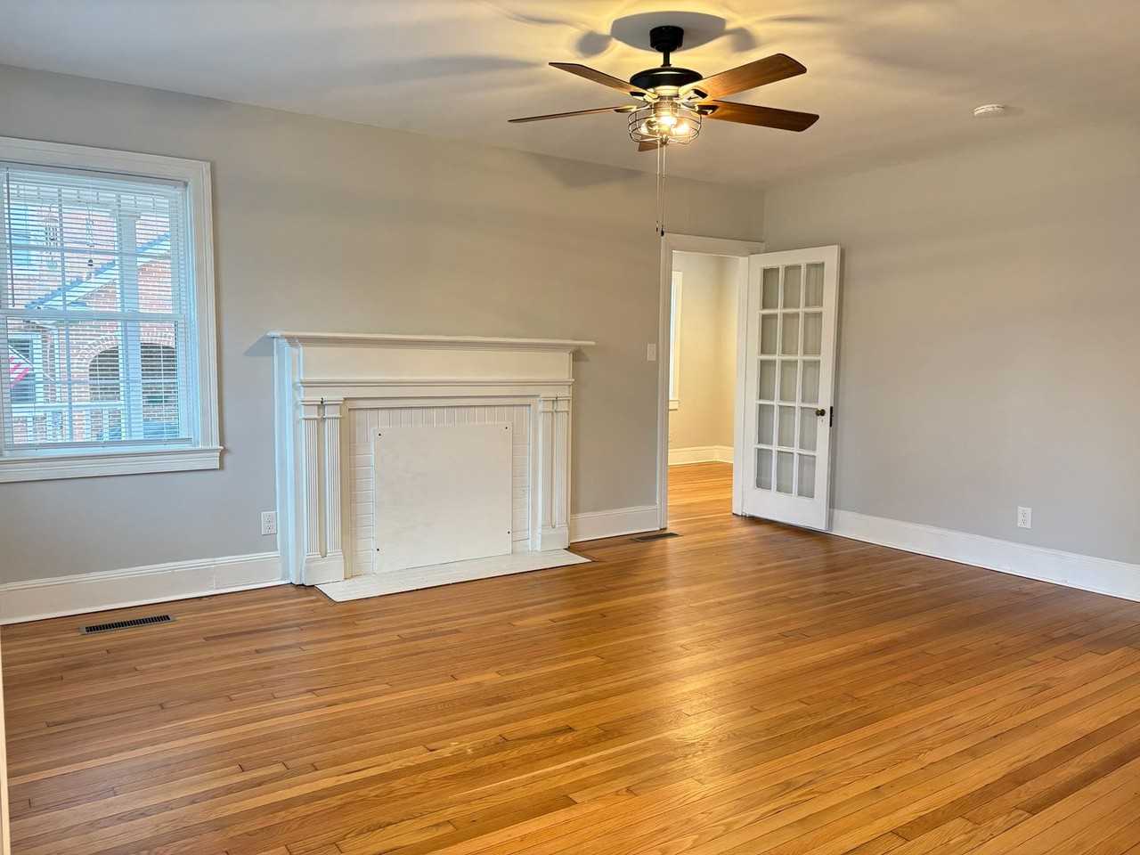 323 S Hamilton St - Photo 3 of 22