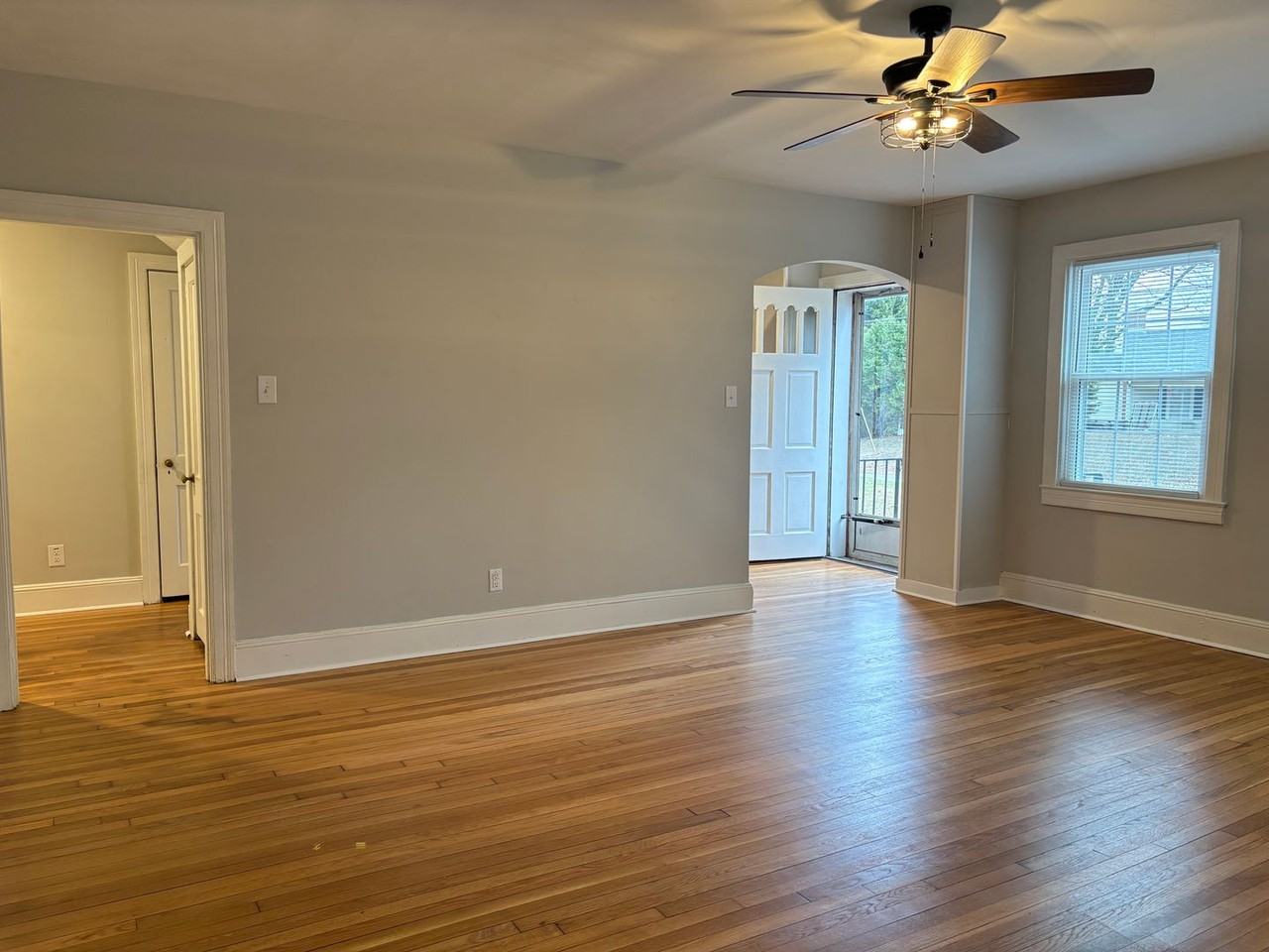 323 S Hamilton St - Photo 4 of 22