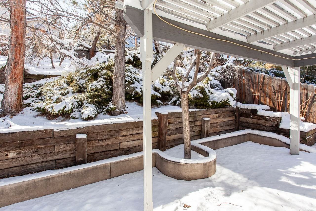 3654 Hemlock Way - Photo 6 of 36