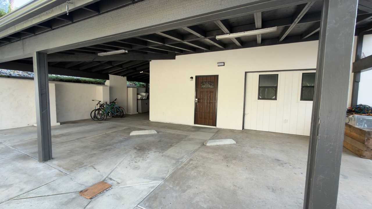 1685 Burgundy Rd - Photo 6 of 28