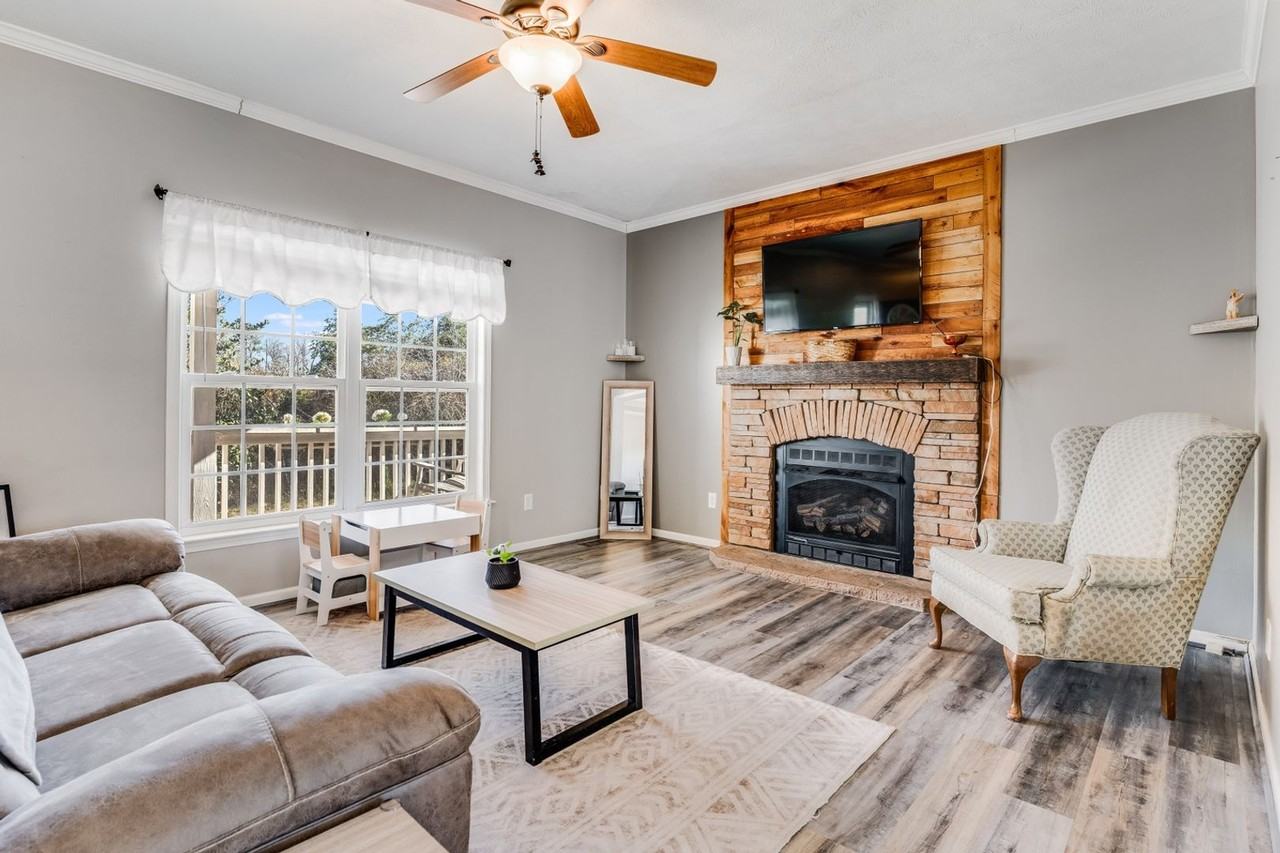 113 Gladys Ln - Photo 4 of 50